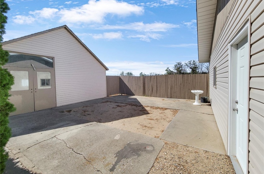 patio between the garages