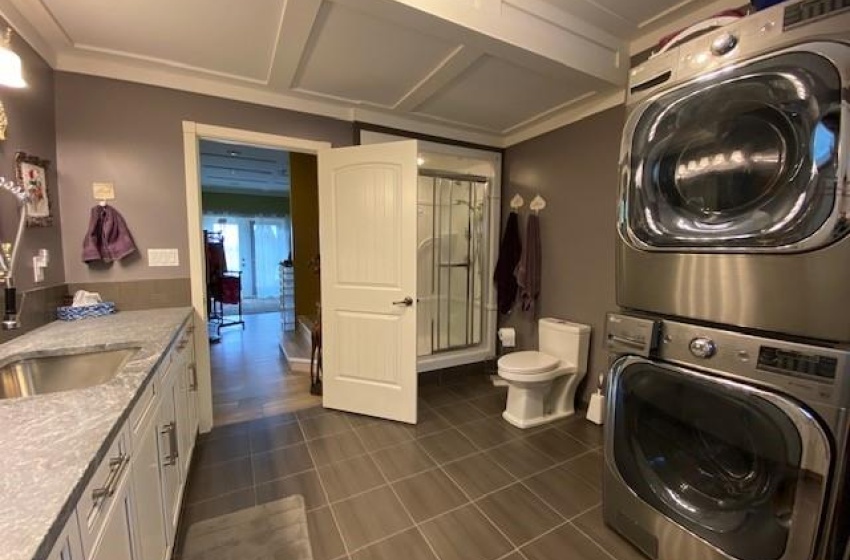 Bathroom/laundry in walkout