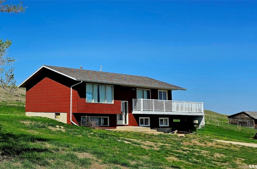 Rural Address, Swift Current, Saskatchewan S9H 3V6, 3 Bedrooms Bedrooms, 9 Rooms Rooms,2 BathroomsBathrooms,Acreage,For Sale,St.Cyr Acreage,Rural Address,SK929127