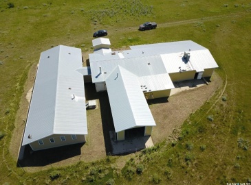 Rural Address, Swift Current Rm No. 137, Saskatchewan S0N 2X0, 1 Bedroom Bedrooms, 12 Rooms Rooms,3 BathroomsBathrooms,Acreage,For Sale,Kozak Property - 12.5 Acres,Rural Address,SK930851