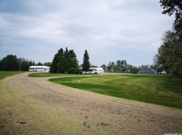 202 & 204 3rd AVENUE, Flaxcombe, Saskatchewan S0L 1E0, 4 Bedrooms Bedrooms, 13 Rooms Rooms,2 BathroomsBathrooms,Acreage,For Sale,Cowie Acreage,3rd,SK930905