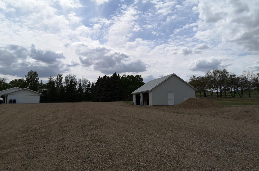 202 & 204 3rd AVENUE, Flaxcombe, Saskatchewan S0L 1E0, 4 Bedrooms Bedrooms, 13 Rooms Rooms,2 BathroomsBathrooms,Acreage,For Sale,Cowie Acreage,3rd,SK930905