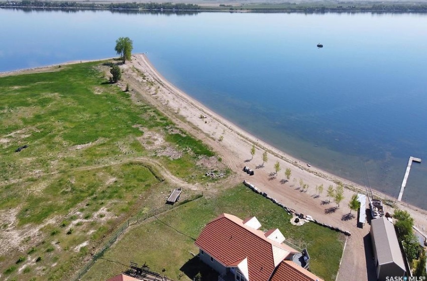 400 Lakeshore DRIVE, Wee Too Beach, Saskatchewan S0G 1C0, 2 Bedrooms Bedrooms, 12 Rooms Rooms,3 BathroomsBathrooms,Acreage,For Sale,Sarnia RM No. 221,Lakeshore,SK934050