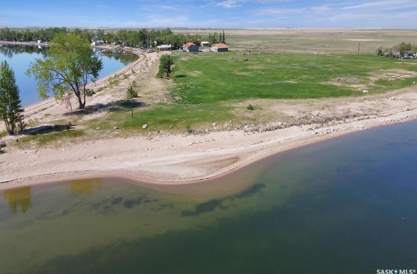 400 Lakeshore DRIVE, Wee Too Beach, Saskatchewan S0G 1C0, 2 Bedrooms Bedrooms, 12 Rooms Rooms,3 BathroomsBathrooms,Acreage,For Sale,Sarnia RM No. 221,Lakeshore,SK934050