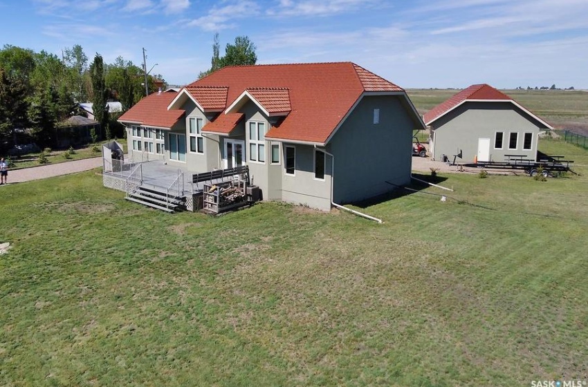 400 Lakeshore DRIVE, Wee Too Beach, Saskatchewan S0G 1C0, 2 Bedrooms Bedrooms, 12 Rooms Rooms,3 BathroomsBathrooms,Acreage,For Sale,Sarnia RM No. 221,Lakeshore,SK934050