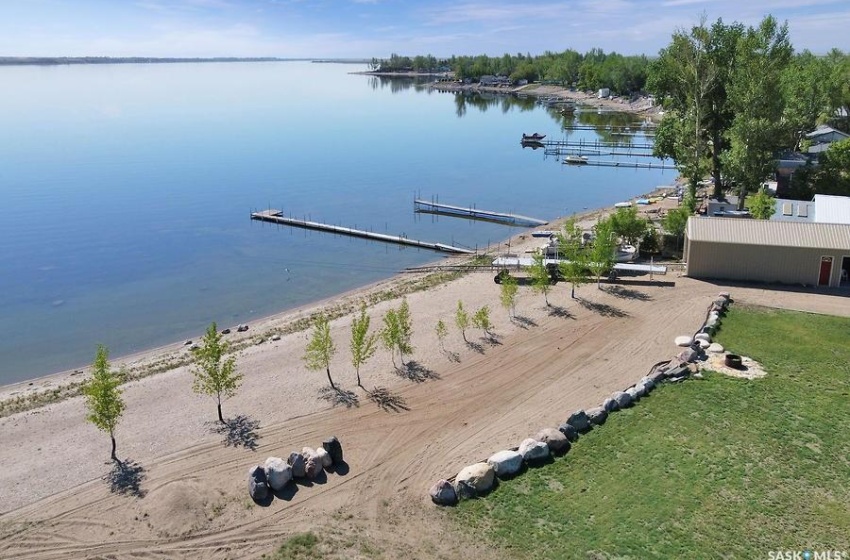 400 Lakeshore DRIVE, Wee Too Beach, Saskatchewan S0G 1C0, 2 Bedrooms Bedrooms, 12 Rooms Rooms,3 BathroomsBathrooms,Acreage,For Sale,Sarnia RM No. 221,Lakeshore,SK934050