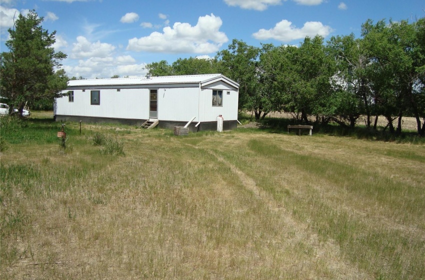 107 2nd AVENUE, Climax, Saskatchewan S0N 0N0, 2 Bedrooms Bedrooms, 6 Rooms Rooms,1 BathroomBathrooms,Acreage,For Sale,2nd,SK935218