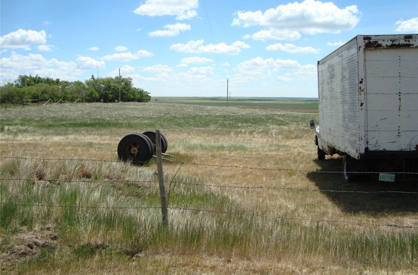 107 2nd AVENUE, Climax, Saskatchewan S0N 0N0, 2 Bedrooms Bedrooms, 6 Rooms Rooms,1 BathroomBathrooms,Acreage,For Sale,2nd,SK935218