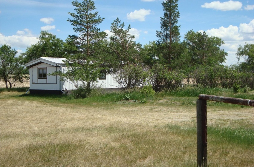 107 2nd AVENUE, Climax, Saskatchewan S0N 0N0, 2 Bedrooms Bedrooms, 6 Rooms Rooms,1 BathroomBathrooms,Acreage,For Sale,2nd,SK935218