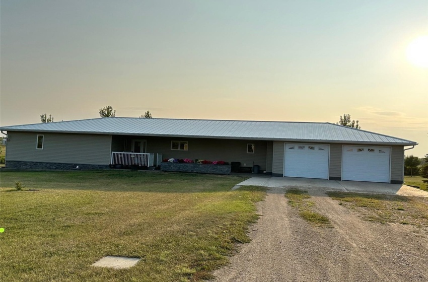 Rural Address, Estevan Rm No. 5, Saskatchewan S4A 0E1, 5 Bedrooms Bedrooms, 21 Rooms Rooms,4 BathroomsBathrooms,Acreage,For Sale,Kennedy Acreage,Rural Address,SK938450