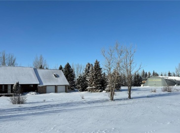 Rural Address, Loreburn Rm No. 254, Saskatchewan S0H 2S0, 4 Bedrooms Bedrooms, 10 Rooms Rooms,2 BathroomsBathrooms,Acreage,For Sale,Log House Acreage,Rural Address,SK938976