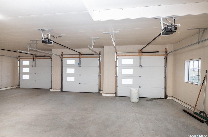 1010 sq. ft triple garage