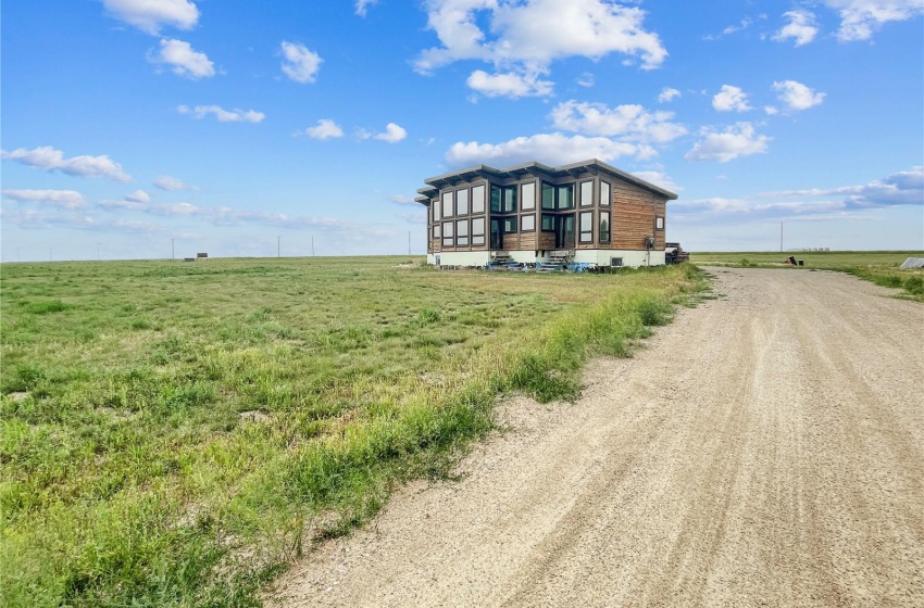 101 Westview DRIVE, Swift Current, Saskatchewan S9H 3X5, 5 Bedrooms Bedrooms, 16 Rooms Rooms,3 BathroomsBathrooms,Acreage,For Sale,Westview,SK940948