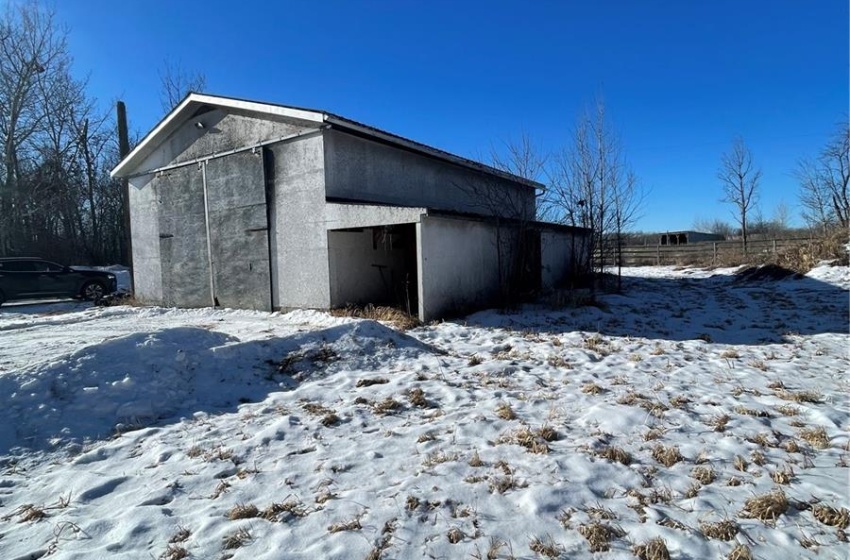 Shop is 28x42’ with 13’ height, insulated & wired with a 7’x42 lean to North side.