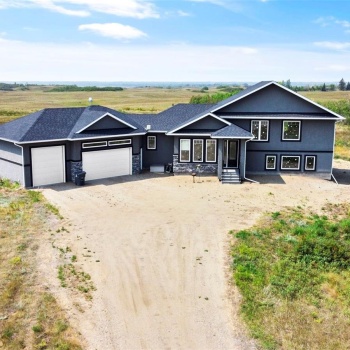 Rural Address, Dundurn Rm No. 314, Saskatchewan S7K 4E2, 4 Bedrooms Bedrooms, 17 Rooms Rooms,4 BathroomsBathrooms,Acreage,For Sale,11 Peace Place Acreage,Rural Address,SK941701