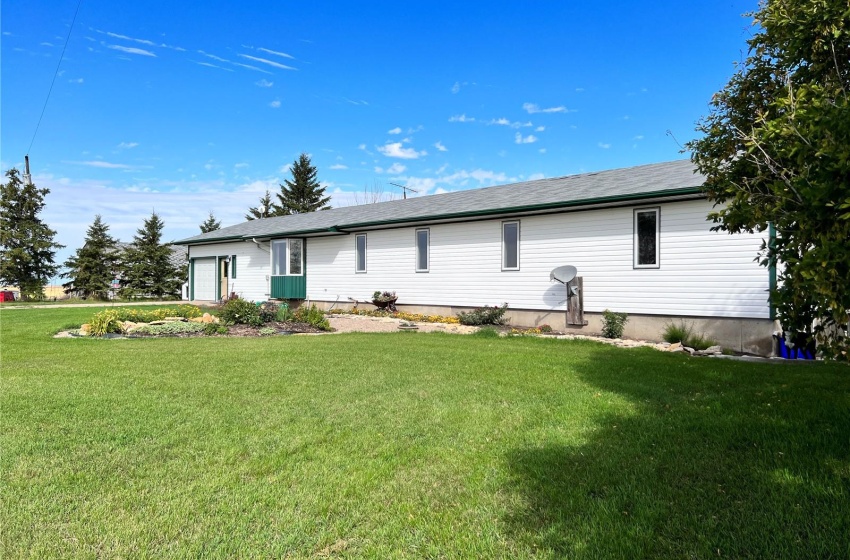 Rural Address, Raymore, Saskatchewan S0A 3J0, 4 Bedrooms Bedrooms, 11 Rooms Rooms,2 BathroomsBathrooms,Acreage,For Sale,Janes Acreage,Rural Address,SK944216