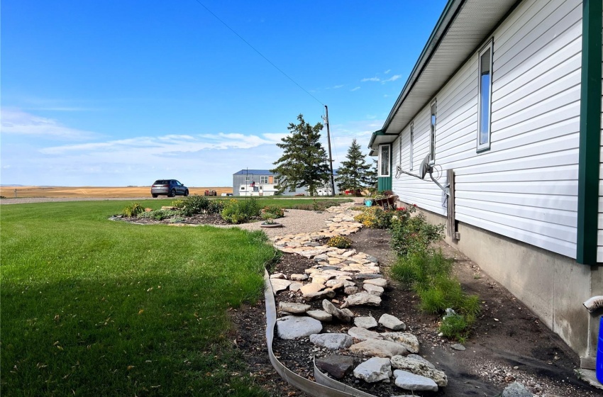 Rural Address, Raymore, Saskatchewan S0A 3J0, 4 Bedrooms Bedrooms, 11 Rooms Rooms,2 BathroomsBathrooms,Acreage,For Sale,Janes Acreage,Rural Address,SK944216