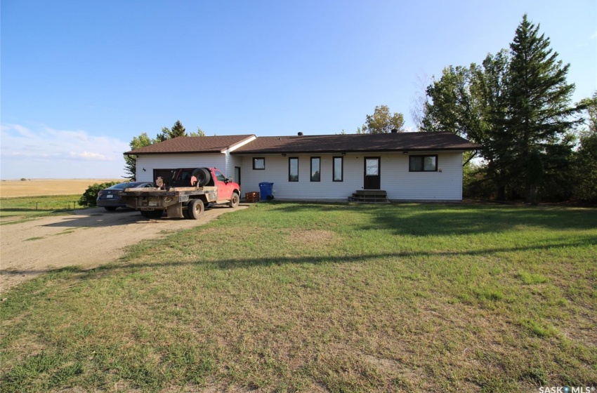 20 Bradley AVENUE, Tompkins, Saskatchewan S0N 2S0, 3 Bedrooms Bedrooms, 15 Rooms Rooms,2 BathroomsBathrooms,Acreage,For Sale,Bradley,SK944636