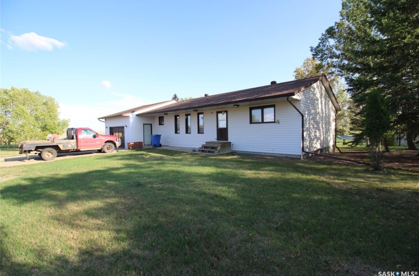 20 Bradley AVENUE, Tompkins, Saskatchewan S0N 2S0, 3 Bedrooms Bedrooms, 15 Rooms Rooms,2 BathroomsBathrooms,Acreage,For Sale,Bradley,SK944636