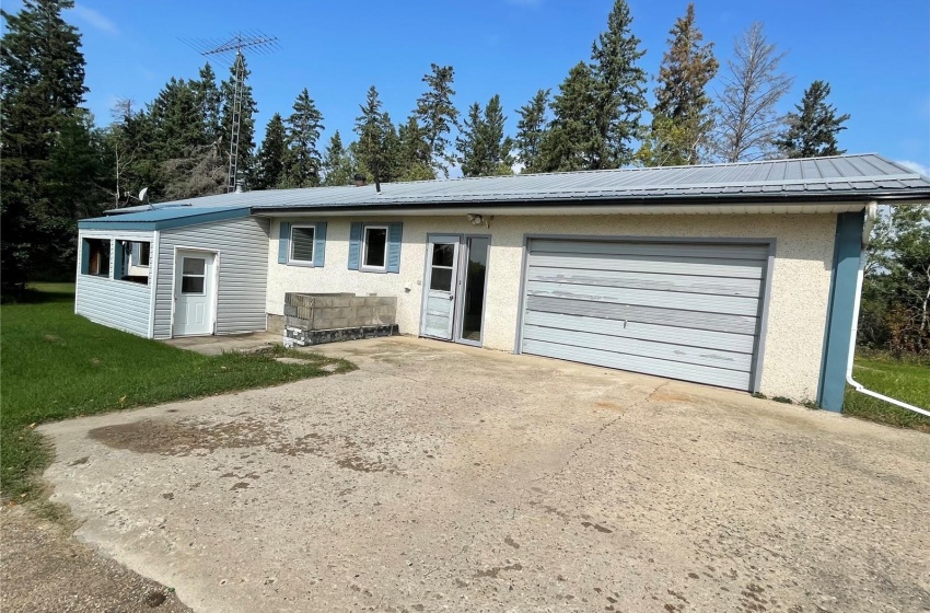 Rural Address, Preeceville Rm No. 334, Saskatchewan S0A 3B0, 4 Bedrooms Bedrooms, 16 Rooms Rooms,2 BathroomsBathrooms,Acreage,For Sale,Charnstrom Acreage RM of Preeceville 7.8 Acres,Rural Address,SK944769