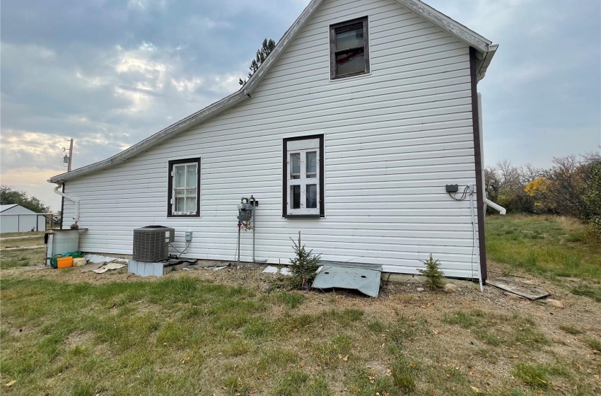 Rural Address, Kindersley Rm No. 290, Saskatchewan S0L 1S0, 4 Bedrooms Bedrooms, 7 Rooms Rooms,1 BathroomBathrooms,Acreage,For Sale,Beadle Acreage,Rural Address,SK945398