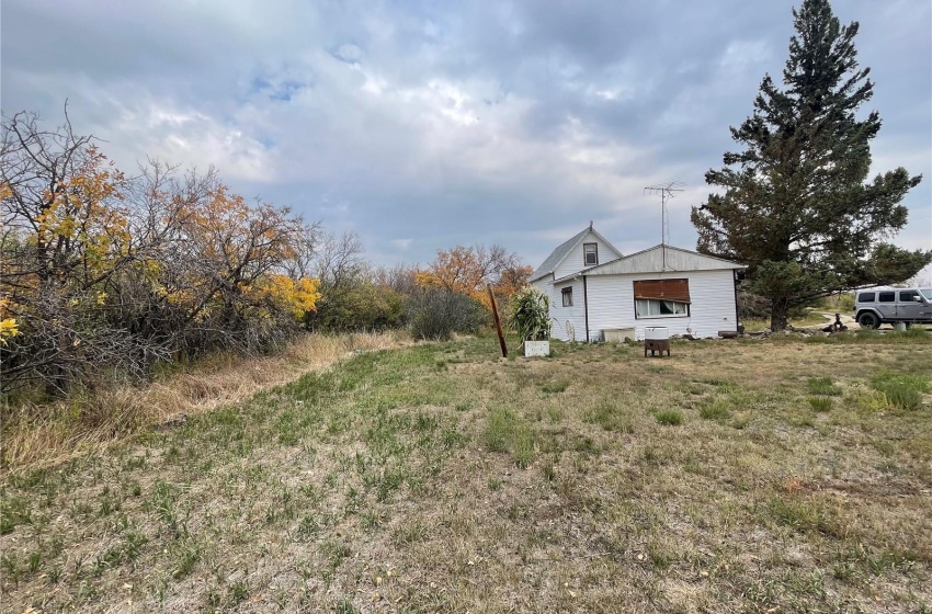 Rural Address, Kindersley Rm No. 290, Saskatchewan S0L 1S0, 4 Bedrooms Bedrooms, 7 Rooms Rooms,1 BathroomBathrooms,Acreage,For Sale,Beadle Acreage,Rural Address,SK945398