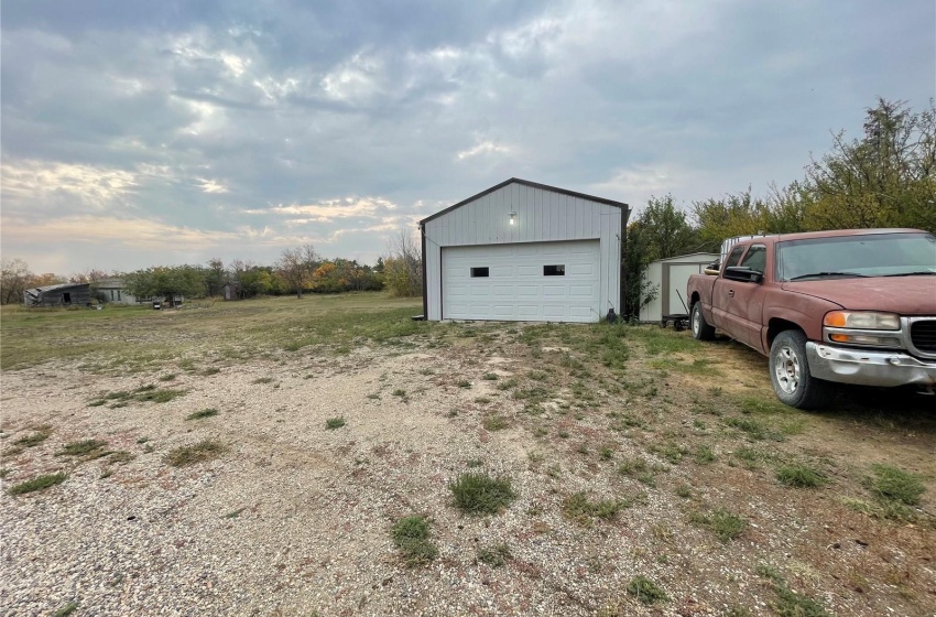 Rural Address, Kindersley Rm No. 290, Saskatchewan S0L 1S0, 4 Bedrooms Bedrooms, 7 Rooms Rooms,1 BathroomBathrooms,Acreage,For Sale,Beadle Acreage,Rural Address,SK945398