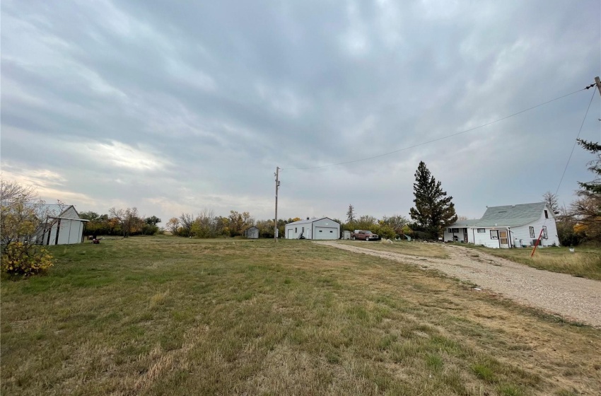 Rural Address, Kindersley Rm No. 290, Saskatchewan S0L 1S0, 4 Bedrooms Bedrooms, 7 Rooms Rooms,1 BathroomBathrooms,Acreage,For Sale,Beadle Acreage,Rural Address,SK945398