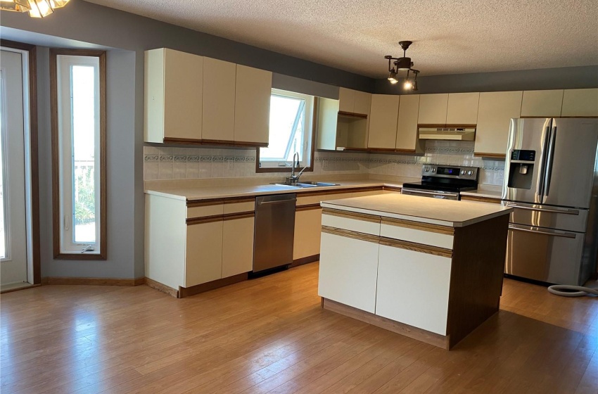 Bright cheery kitchen, loads of cabinets, & working spaces.