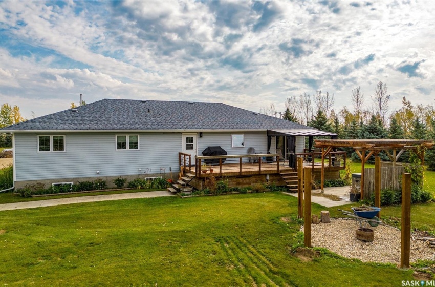 Rural Address, Star City Rm No. 428, Saskatchewan S0E 1A0, 5 Bedrooms Bedrooms, 17 Rooms Rooms,3 BathroomsBathrooms,Acreage,For Sale,Melfort Acreage,Rural Address,SK947031