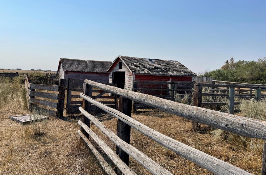 Rural Address, Perdue Rm No. 346, Saskatchewan S0K 2E0, 3 Bedrooms Bedrooms, 11 Rooms Rooms,2 BathroomsBathrooms,Acreage,For Sale,Koster Acreage 10 acres, Perdue,Rural Address,SK947173