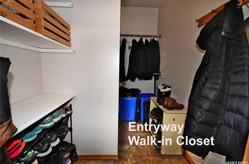 Walk-in Entry Closet