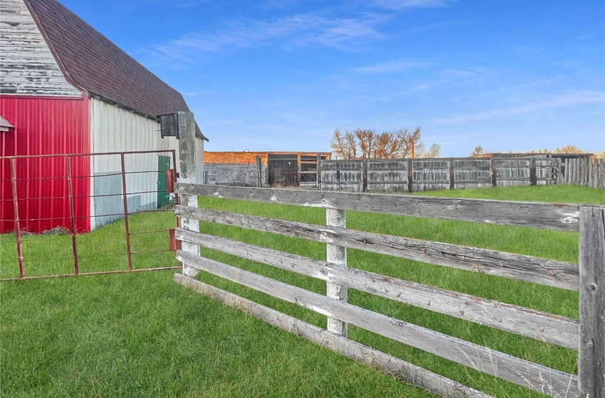 Rural Address, Swift Current Rm No. 137, Saskatchewan S0N 2Y0, 5 Bedrooms Bedrooms, 16 Rooms Rooms,2 BathroomsBathrooms,Acreage,For Sale,Kirkpatrick Acreage,Rural Address,SK948761