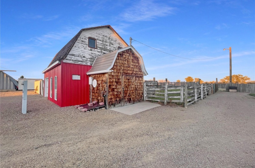 Rural Address, Swift Current Rm No. 137, Saskatchewan S0N 2Y0, 5 Bedrooms Bedrooms, 16 Rooms Rooms,2 BathroomsBathrooms,Acreage,For Sale,Kirkpatrick Acreage,Rural Address,SK948761