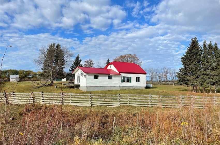 Rural Address, Meadow Lake, Saskatchewan S9X 1Y5, 6 Bedrooms Bedrooms, 12 Rooms Rooms,2 BathroomsBathrooms,Acreage,For Sale,13kms West of Meadow Lake,Rural Address,SK948982