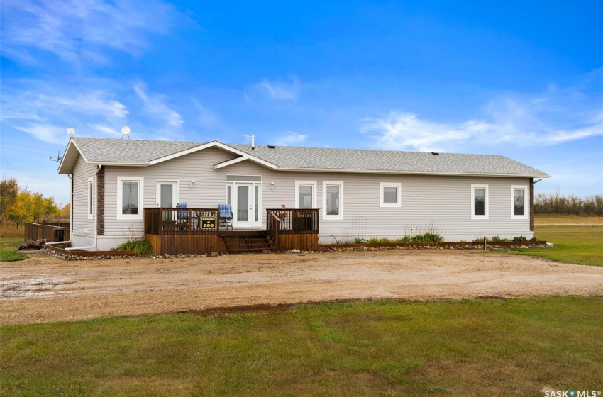 Rural Address, Stoughton, Saskatchewan S0G 4T0, 3 Bedrooms Bedrooms, 9 Rooms Rooms,2 BathroomsBathrooms,Acreage,For Sale,Hanson Acreage - Hwy #13,Rural Address,SK949213