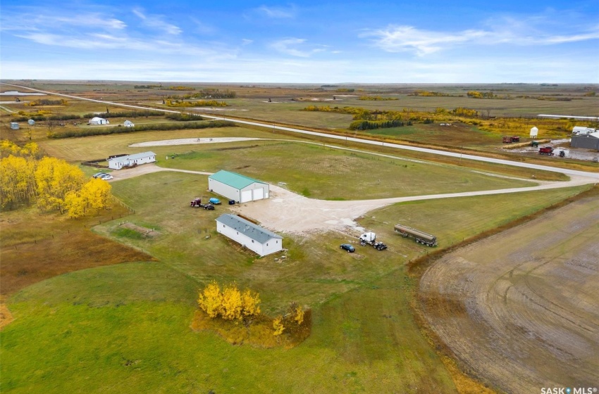 Rural Address, Stoughton, Saskatchewan S0G 4T0, 3 Bedrooms Bedrooms, 9 Rooms Rooms,2 BathroomsBathrooms,Acreage,For Sale,Hanson Acreage - Hwy #13,Rural Address,SK949213