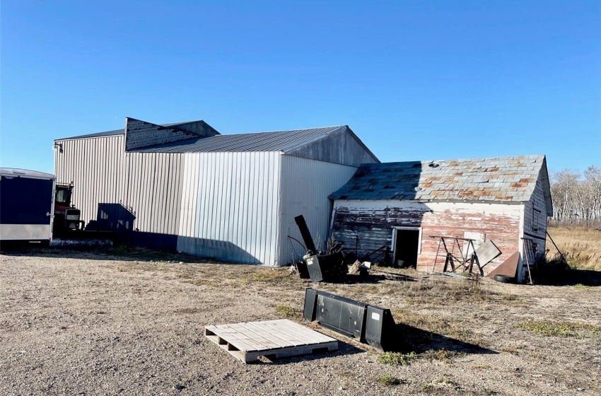 Old shop behind is not attached; can be torn down