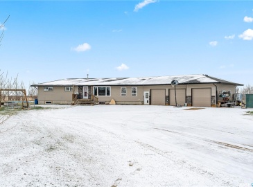 Rural Address, Laird Rm No. 404, Saskatchewan S0K 1Z0, 5 Bedrooms Bedrooms, 13 Rooms Rooms,2 BathroomsBathrooms,Acreage,For Sale,Williams Acreage,Rural Address,SK949886