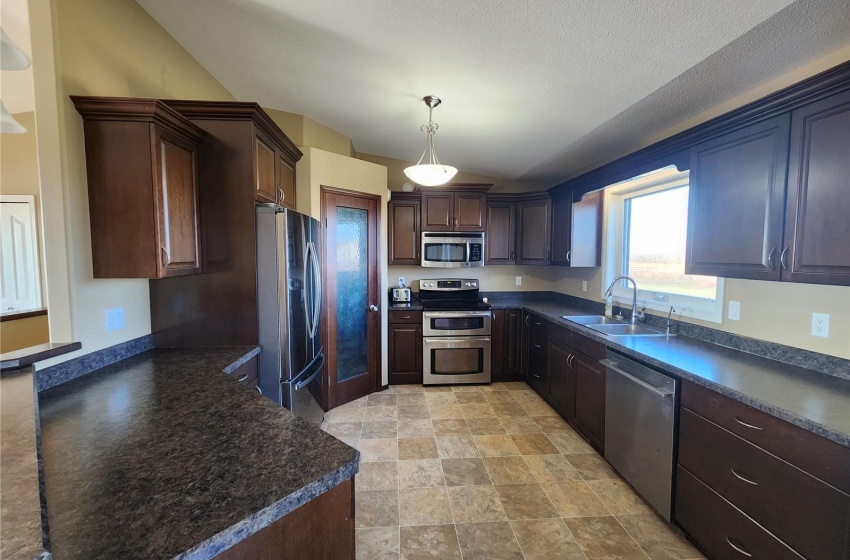 Rural Address, Weyburn Rm No. 67, Saskatchewan S4H 2J9, 4 Bedrooms Bedrooms, 17 Rooms Rooms,4 BathroomsBathrooms,Acreage,For Sale,South Weyburn Acreage,Rural Address,SK951552