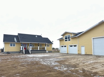 Rural Address, Weyburn Rm No. 67, Saskatchewan S4H 2K8, 4 Bedrooms Bedrooms, 17 Rooms Rooms,3 BathroomsBathrooms,Acreage,For Sale,Raknerud Acreage,Rural Address,SK951562