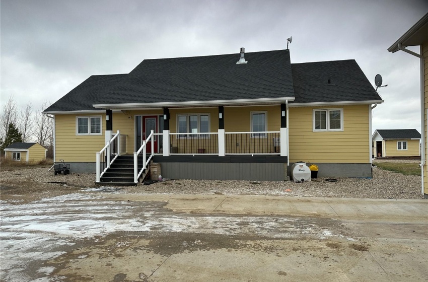 Rural Address, Weyburn Rm No. 67, Saskatchewan S4H 2K8, 4 Bedrooms Bedrooms, 17 Rooms Rooms,3 BathroomsBathrooms,Acreage,For Sale,Raknerud Acreage,Rural Address,SK951562