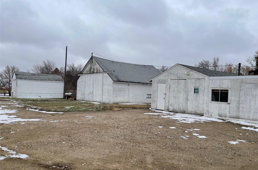 View of side of property with an outdoor structure