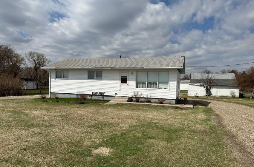 Rural Address, Estevan Rm No. 5, Saskatchewan S4A 2A3, 4 Bedrooms Bedrooms, 11 Rooms Rooms,2 BathroomsBathrooms,Acreage,For Sale,Fiest Acreage,Rural Address,SK951699