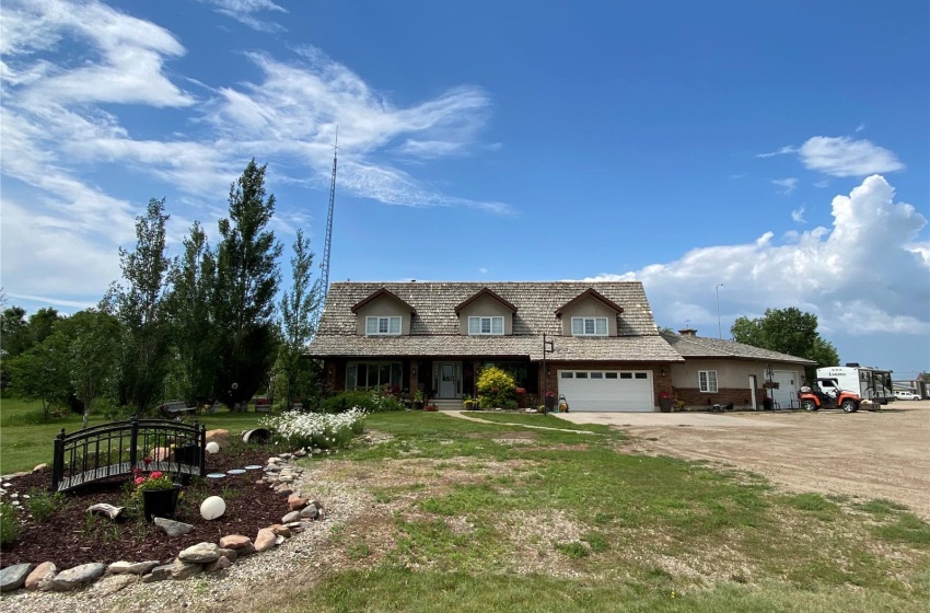 Rural Address, Kindersley Rm No. 290, Saskatchewan S0L 1S0, 4 Bedrooms Bedrooms, 16 Rooms Rooms,3 BathroomsBathrooms,Acreage,For Sale,NE-33-29-23W3,Rural Address,SK952728