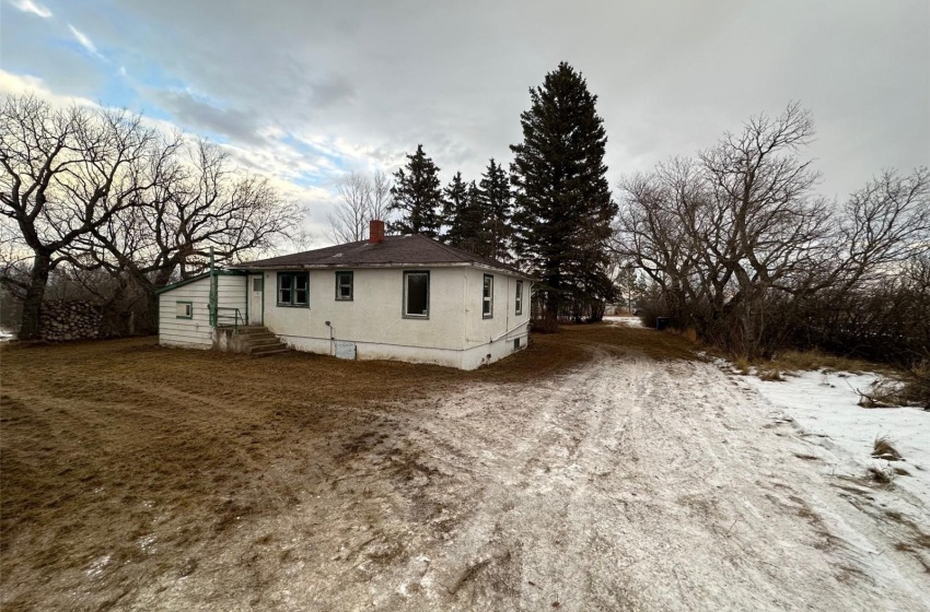 404 1st STREET, Findlater, Saskatchewan S0G 1P0, 2 Bedrooms Bedrooms, 5 Rooms Rooms,1 BathroomBathrooms,Acreage,For Sale,Findlater Acreage,1st,SK953270