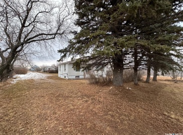 404 1st STREET, Findlater, Saskatchewan S0G 1P0, 2 Bedrooms Bedrooms, 5 Rooms Rooms,1 BathroomBathrooms,Acreage,For Sale,Findlater Acreage,1st,SK953270