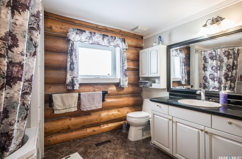 Rural Address, Montrose Rm No. 315, Saskatchewan S7K 1N2, 5 Bedrooms Bedrooms, 11 Rooms Rooms,2 BathroomsBathrooms,Acreage,For Sale,SW 1/4 32-33-6 West 4th,Rural Address,SK954690