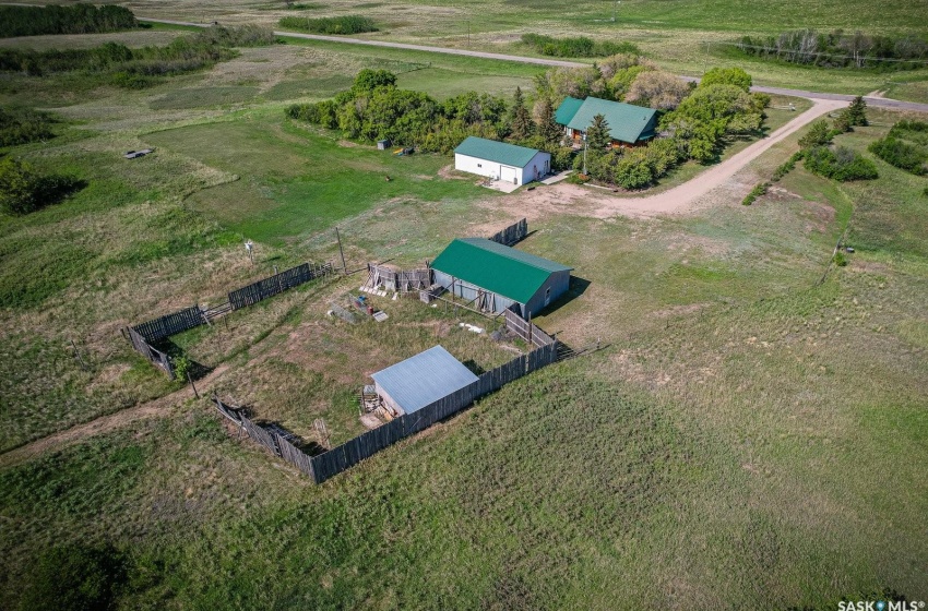 Rural Address, Montrose Rm No. 315, Saskatchewan S7K 1N2, 5 Bedrooms Bedrooms, 11 Rooms Rooms,2 BathroomsBathrooms,Acreage,For Sale,SW 1/4 32-33-6 West 4th,Rural Address,SK954690