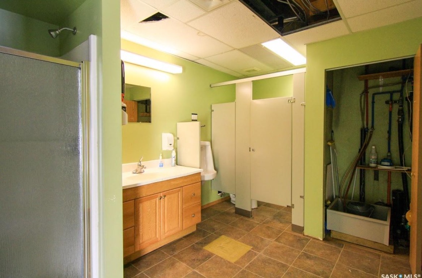 Painting Facility Bathroom